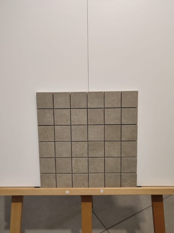 DECOR ABSOLUTE CEMENT TAUPE MOSAICO</br><p class="dim">Dim: 30X30 cm, Cal. 1</p>