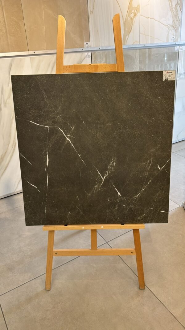 SQUERE DARK</br><p class="dim">Dim: 80X80 cm, Cal. COM</p>